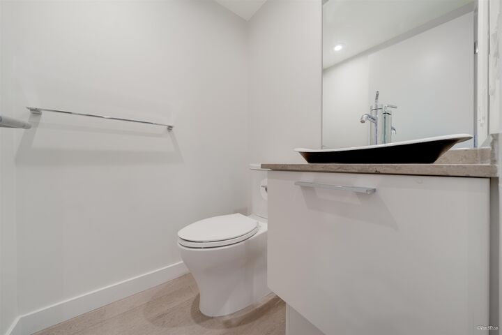 Property Photo: 1150 Oxford Street 301 BC V4B 0B3