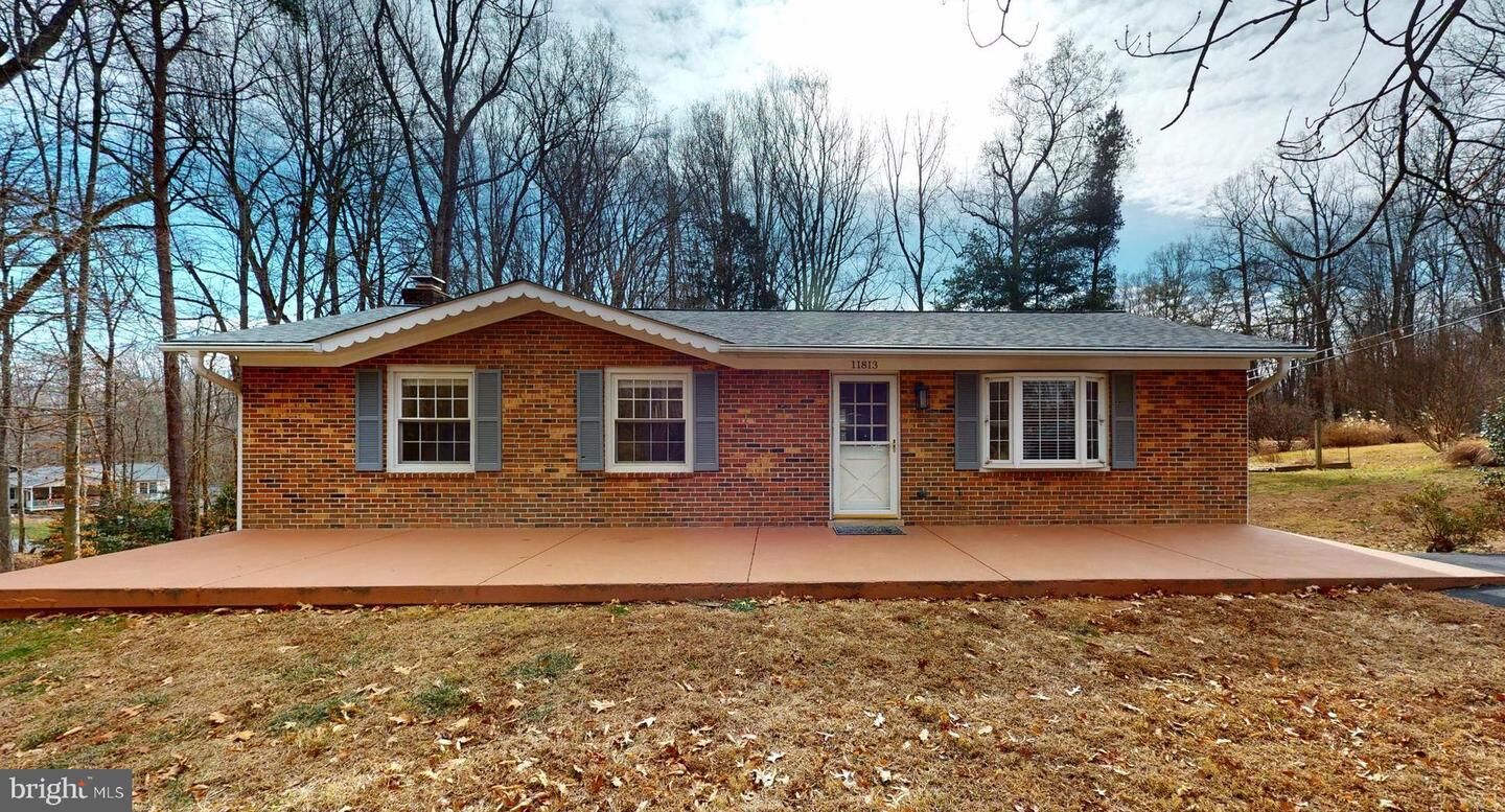 Property Photo: 11813 Cornwell Drive VA 20112