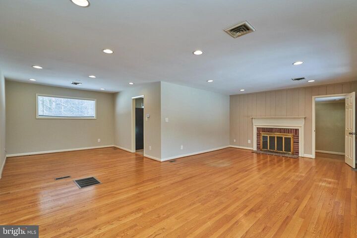 Property Photo:  500 Springvale Road  VA 22066 