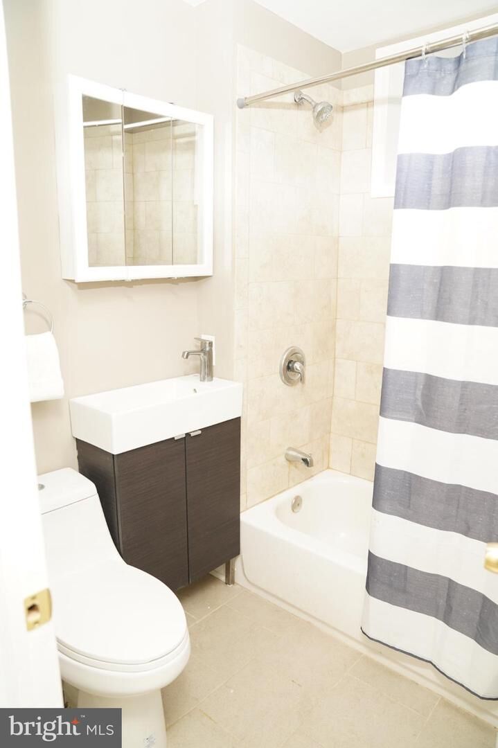 Property Photo:  1722 E Lanvale Street  MD 21213 