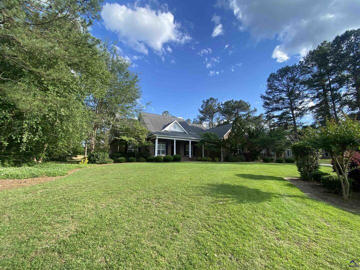 Property Photo: 408 Stathams Way GA 31088-7552