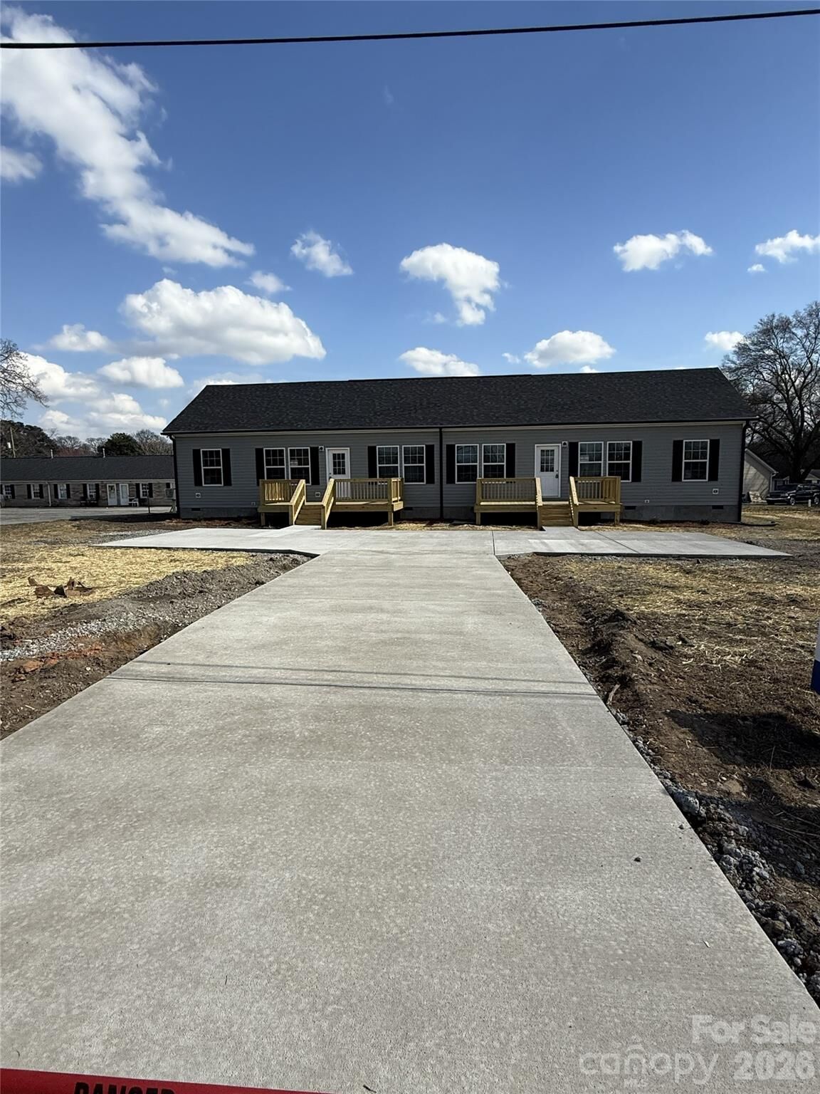 Property Photo:  1009 E Airline Street  NC 28054 