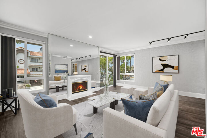 Property Photo:  1516 Hi Point St  CA 90035 