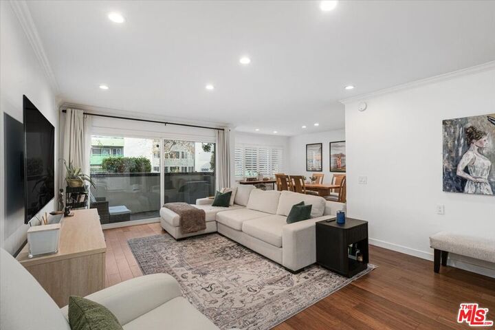 Property Photo:  1121 N Olive Dr  CA 90069 