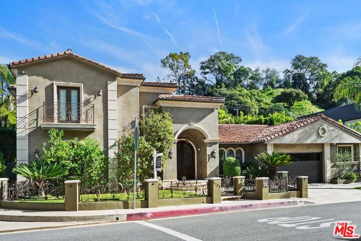 Property Photo:  2108 San Ysidro Dr  CA 90210 