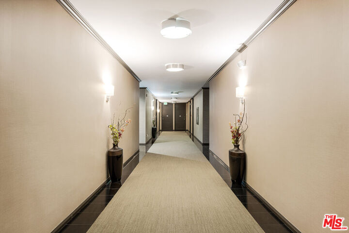 Property Photo:  262 N Crescent Dr  CA 90210 