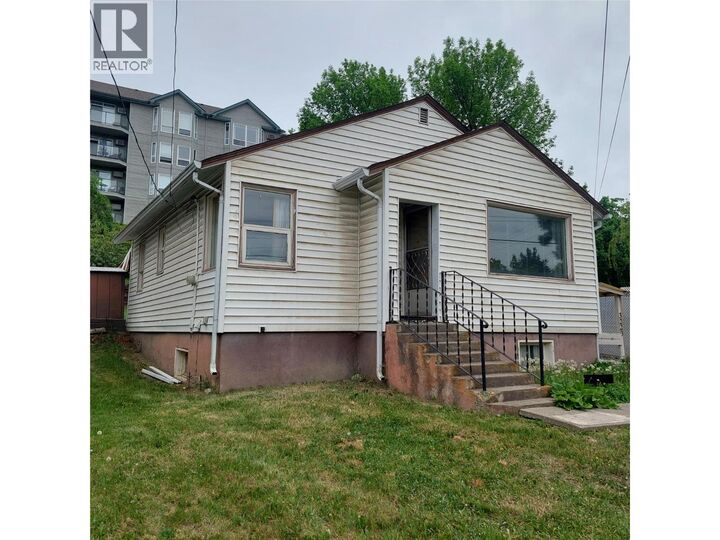 3220 35 Street — photo 1