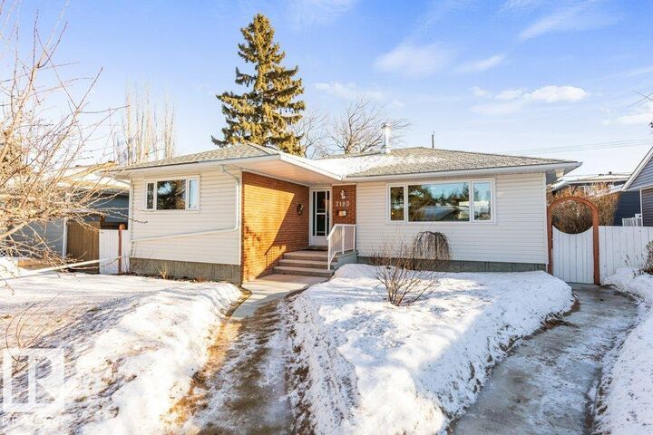 Photo de la propriété:  7123 82 Street NW  AB T6C 2W9 