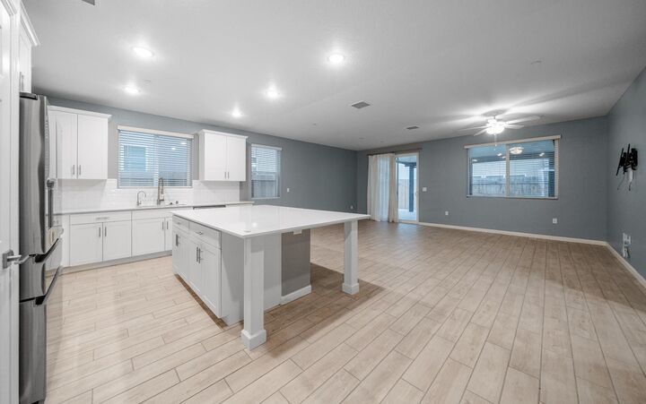 Property Photo:  141 Reunion Way S  CA 93636 