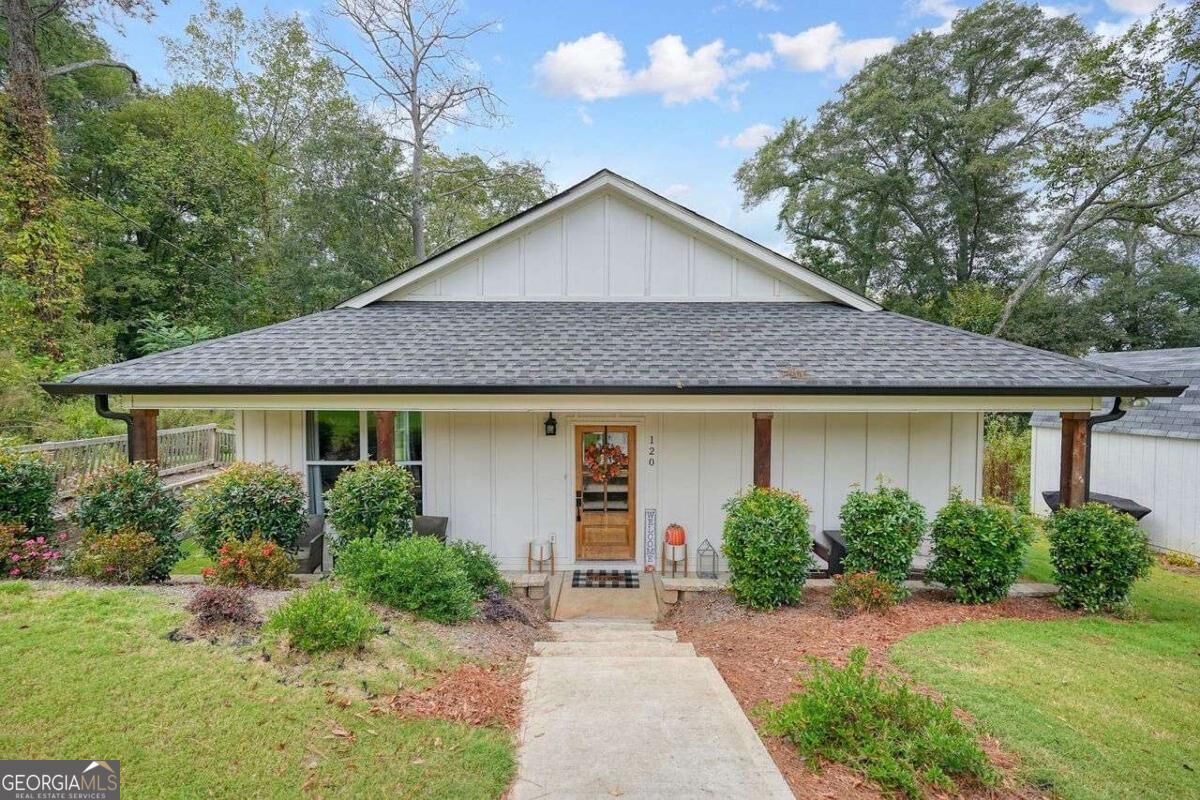 Property Photo:  120 E Killian Street  GA 30114 