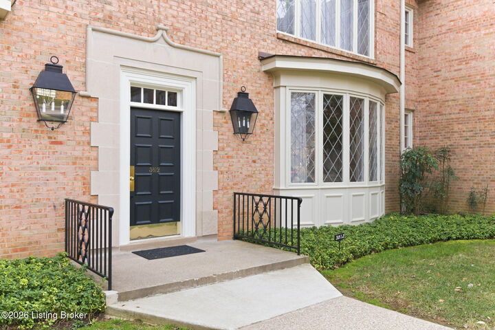 Property Photo:  3812 Washington Square Apt 2  KY 40207 