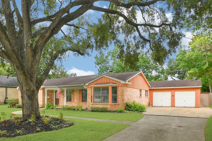 Property Photo:  302 Bayou View Drive  TX 77586 