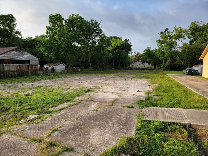 Property Photo: 5322 Carmen Street TX 77033