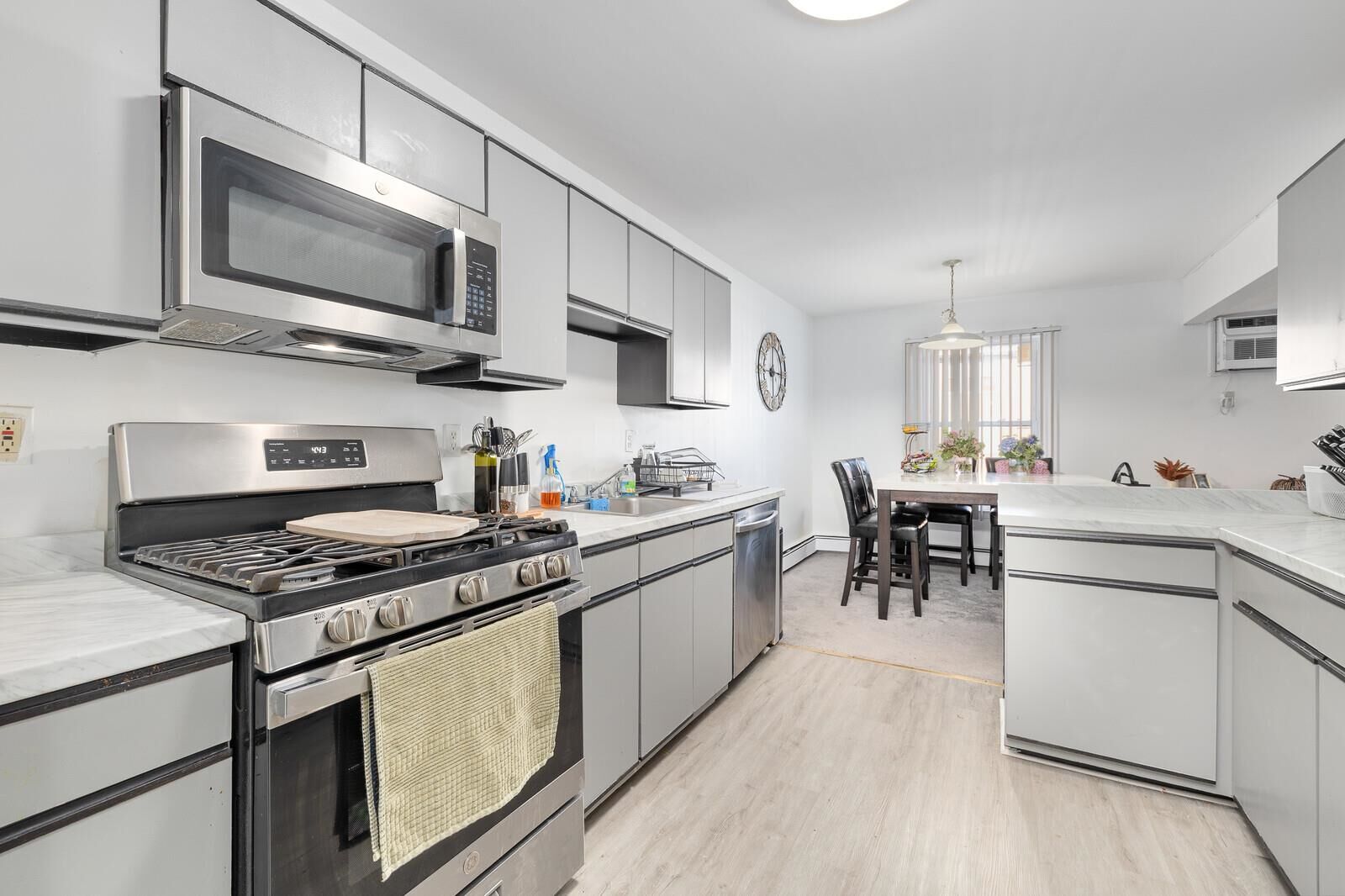 Property Photo:  5 Riverview Ct  NJ 07094 