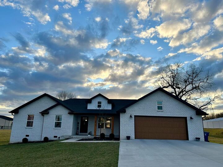 Property Photo:  179 Clear Lake Drive  KY 42503 