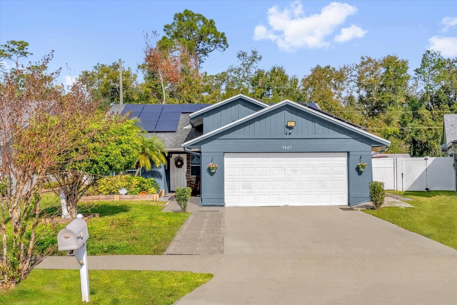 Property Photo: 5407 Conway Oaks Court FL 32812