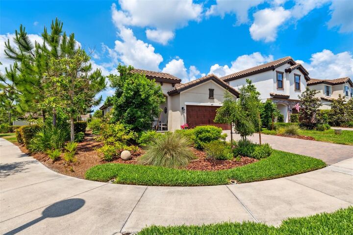 Property Photo: 3877 Burdick Loop FL 33556