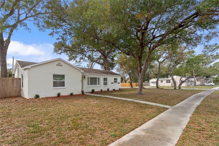 Property Photo: 134 SW Lincoln Circle N FL 33703