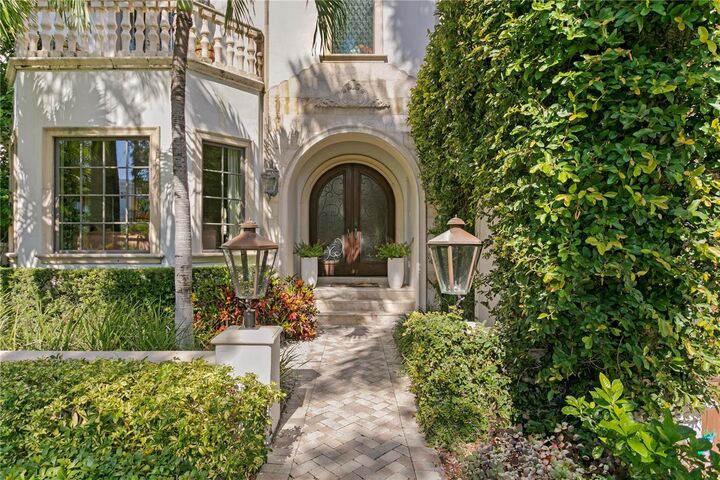 Property Photo: 25 W Spanish Main Street FL 33609