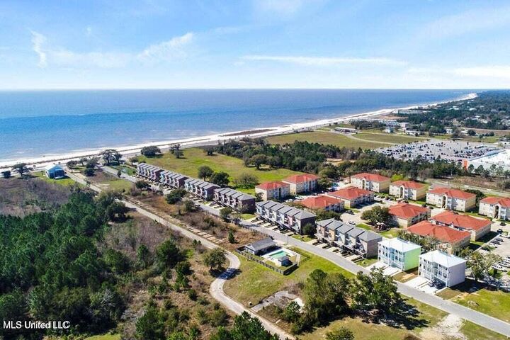 Property Photo:  85-90 Oak Alley Lane  MS 39560 