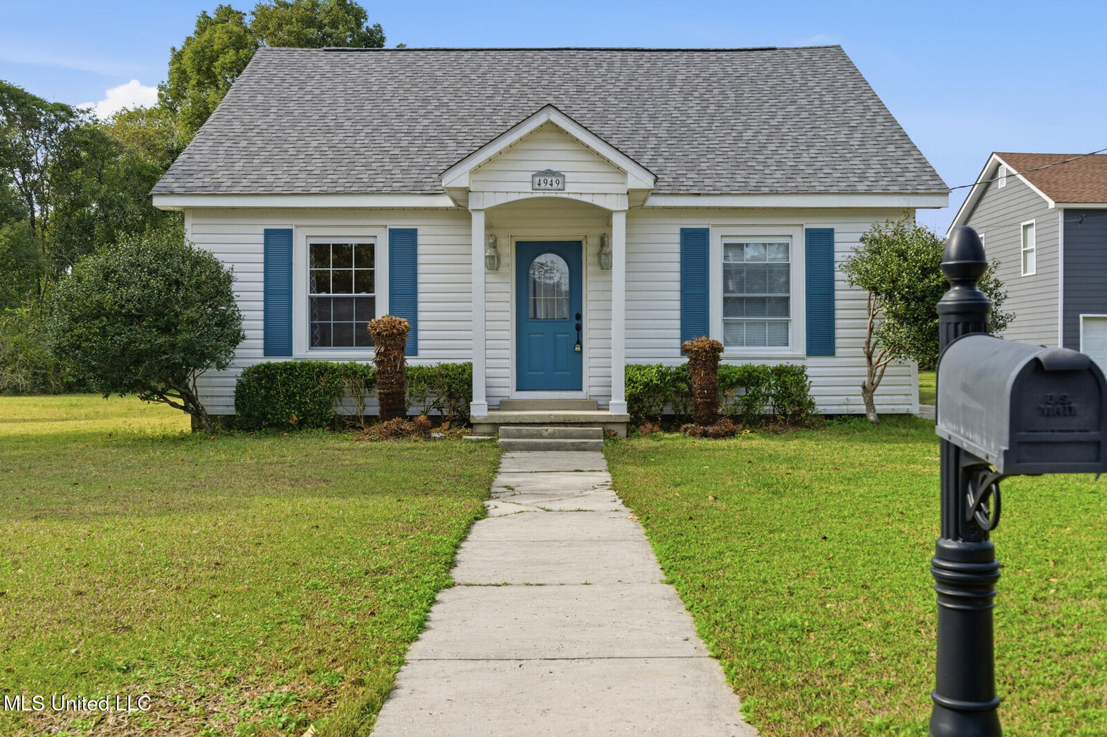 Property Photo:  4949 Magnolia Street  MS 39563 
