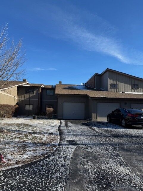 Property Photo:  2S405 Emerald Green Drive D  IL 60555 