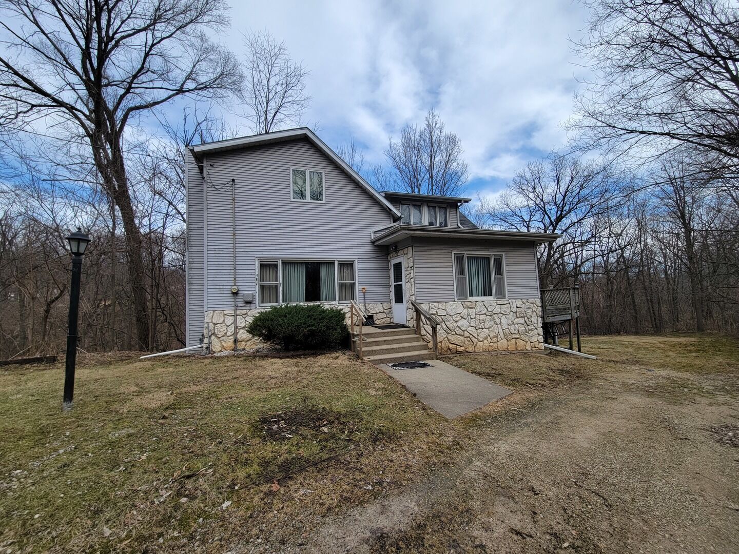 Property Photo:  408 E 4th Street  IL 61362 