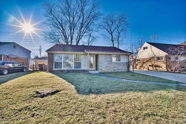 Property Photo:  7014 N Kilbourn Avenue  IL 60712 