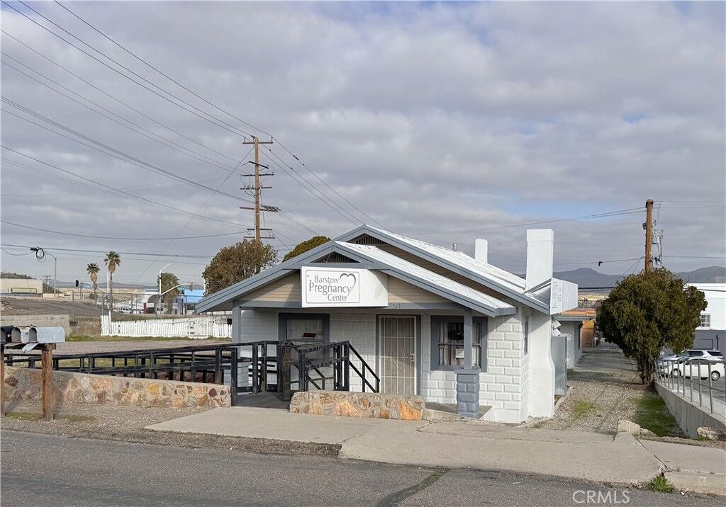 Property Photo: 521 E Williams Street CA 92311