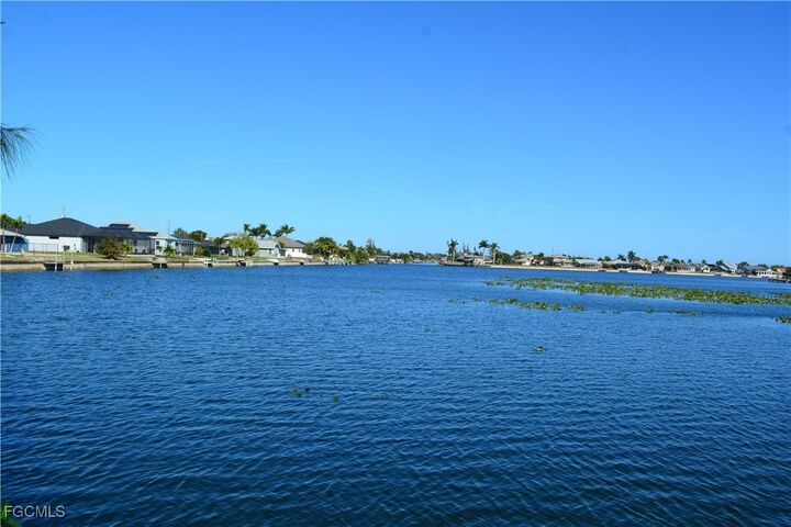 Property Photo:  513 SW 13th Street  FL 33991 