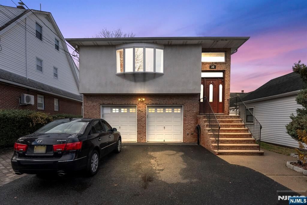 Property Photo:  32 Hayward Place  NJ 07057 