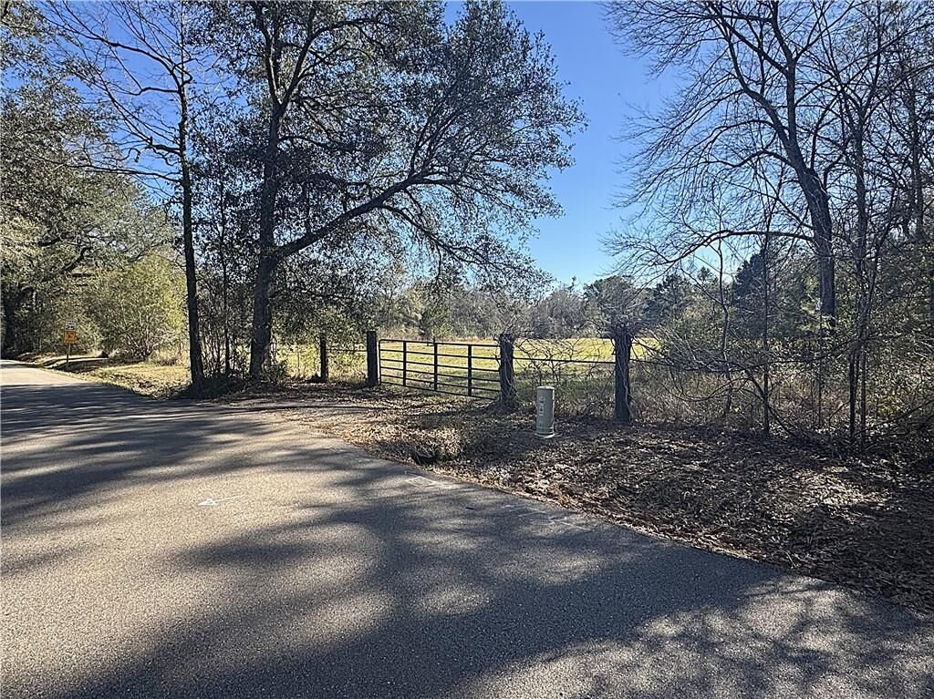 Property Photo:  20 Acres Thompson Road  LA 70437 