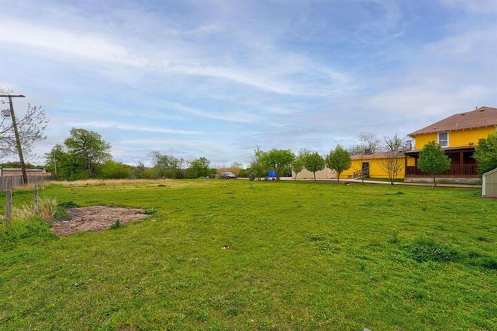 Property Photo: 2309 Oakland TX 76103