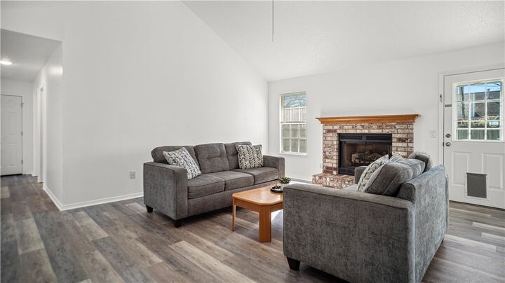 Property Photo:  2706 W Easy Street  AR 72756 