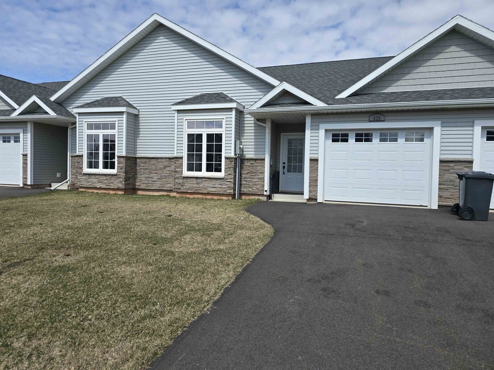 Property Photo: 625 Murphy Street 13 PE C1N 4H2