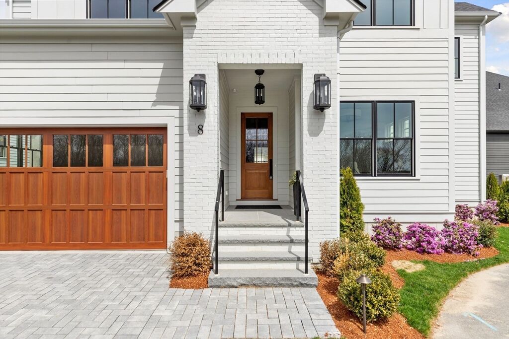 Property Photo:  8 Common Court 8  MA 02421 