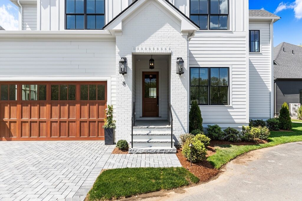 Property Photo:  8 Common Court 8  MA 02421 