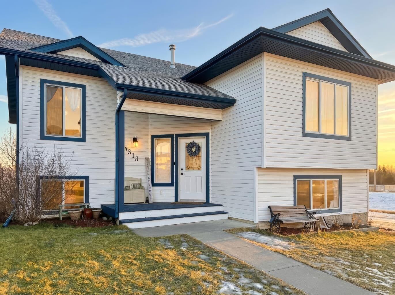 Property Photo:  4513 44 Avenue Close  AB T4T 0A5 