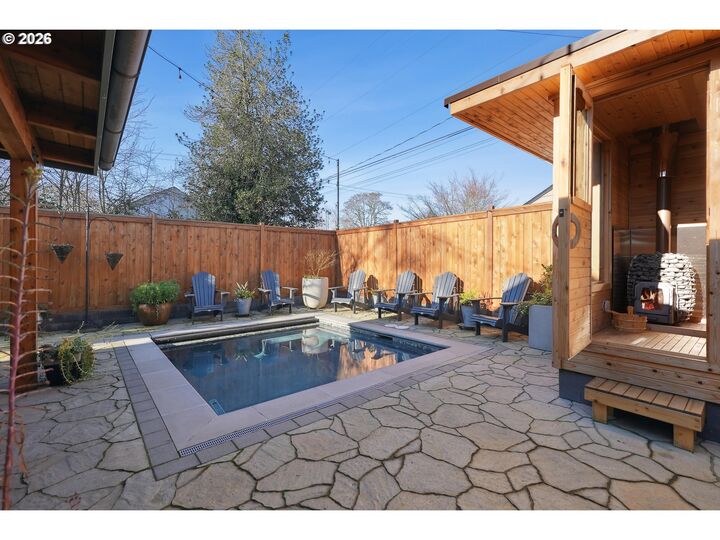 Property Photo:  112 W 35th St  WA 98660 