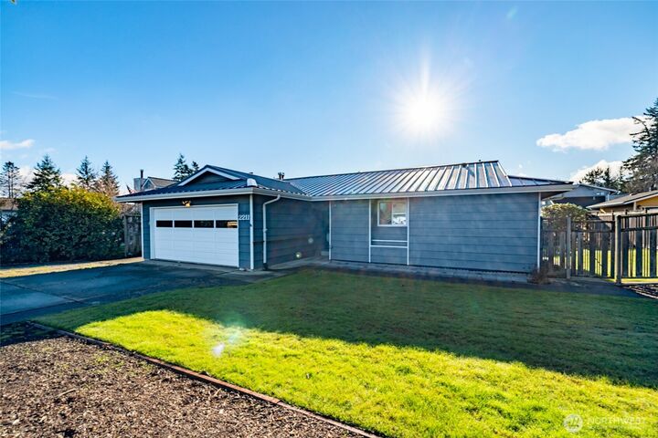 Property Photo:  2211  32nd Street  WA 98221 