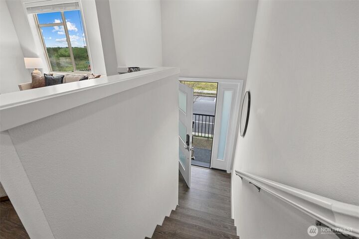 Property Photo:  983  8th Avenue NE  WA 98029 