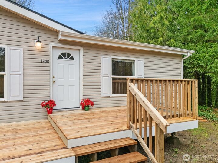 Property Photo:  1300  Flower Avenue  WA 98366 