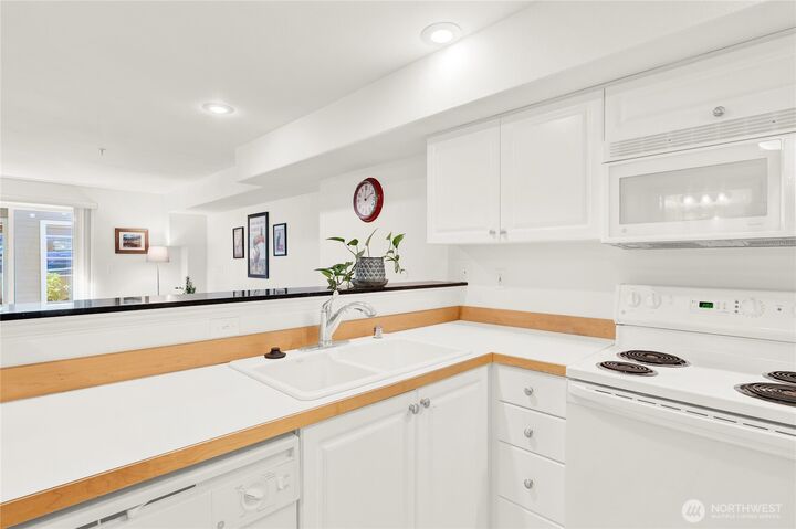 Property Photo:  3318  30th Avenue SW B404  WA 98126 