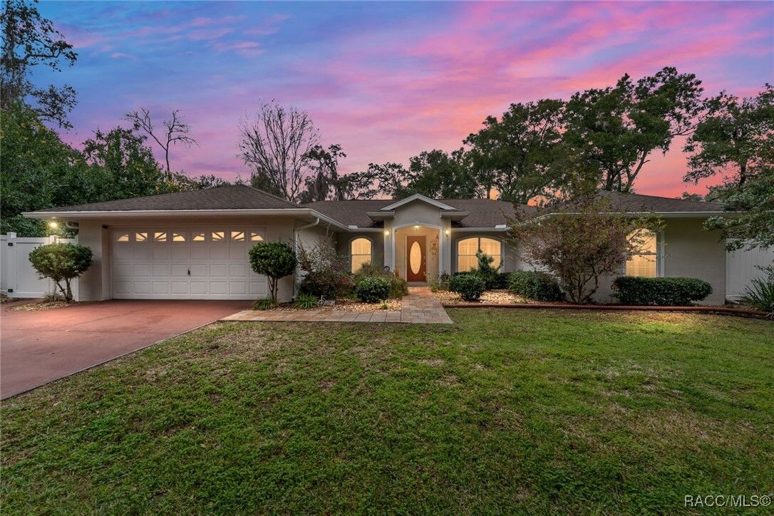 Property Photo: 84 S Hunting Lodge Drive FL 34453