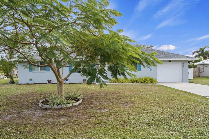Property Photo: 2121 SE Midtown Road FL 34952
