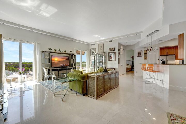 Property Photo: 2633 NE 14th Avenue 505 FL 33334
