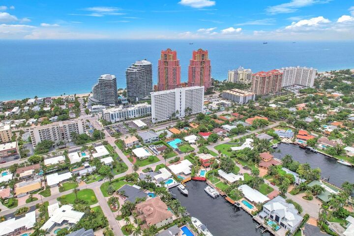 Property Photo:  2212 NE 32nd Avenue  FL 33305 