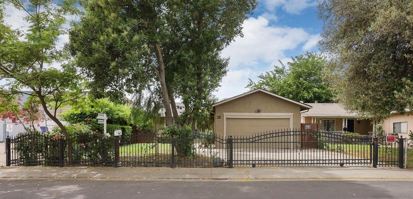 Property Photo: 213 Rendon Avenue CA 95205