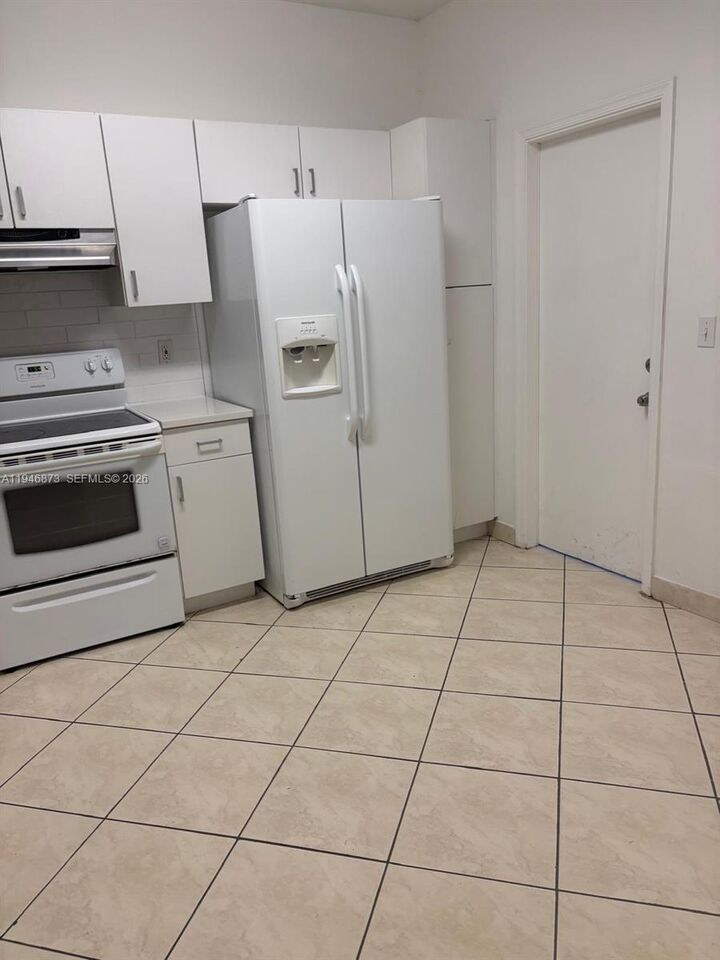 Property Photo: 3705 San Simeon Cir 3705 FL 33331