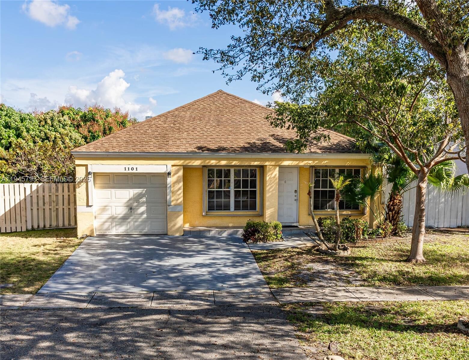 Property Photo:  1101 SW 86th Ave  FL 33025 